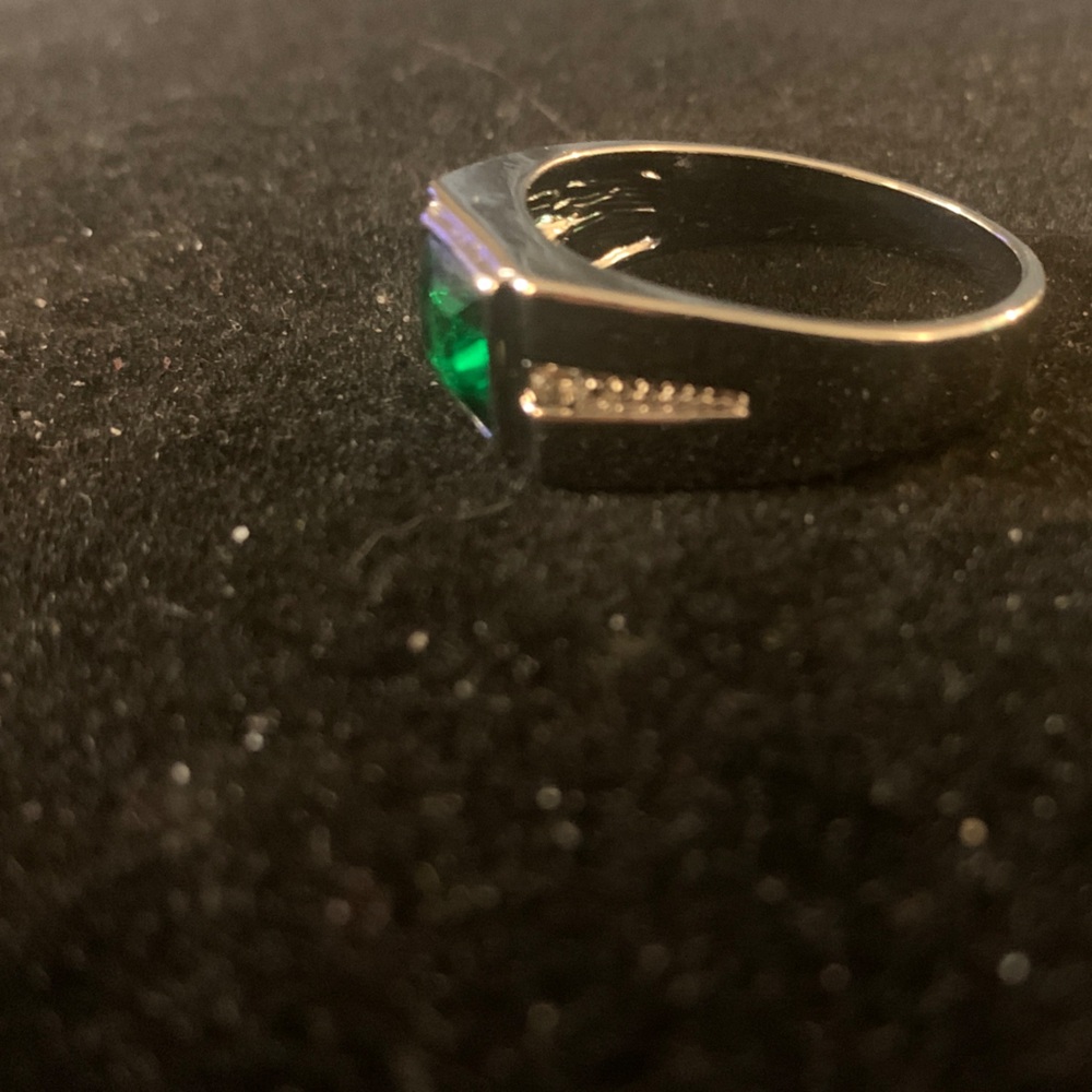 Silver Ring with Green Stone - Picture 3 of 3